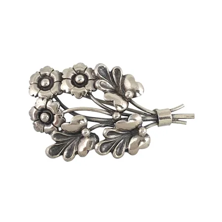 Vintage Brosch "Blombukett" silver, tillverkare G Dahlgren & Co Malmö, mått 51,5x30,5 mm, saknar årtalsstämpel, fint skick Vikt: 8,1 g