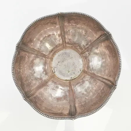 Skål höjd: 15cm bredd: 21cm ostämplat silver 559,9g.