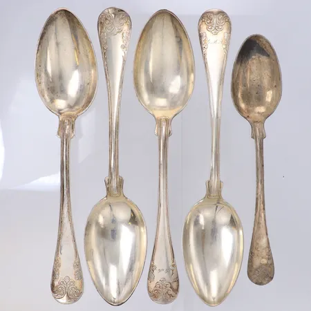 4 Matskedar, 1 Dessertsked, gravyr, 830/1000 silver Vikt: 286,6 g