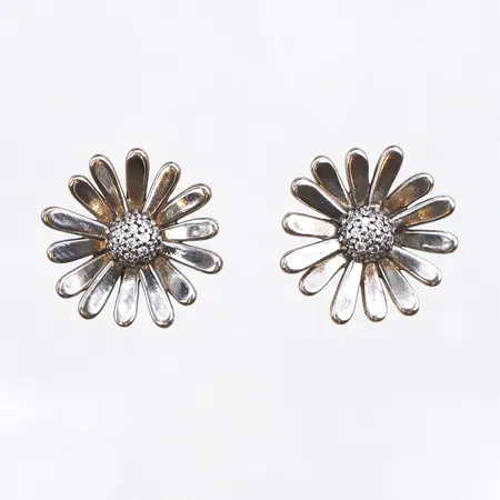 Ett par Örhängen, bredd: 16mm, 925/1000 silver. Vikt: 4,8 g