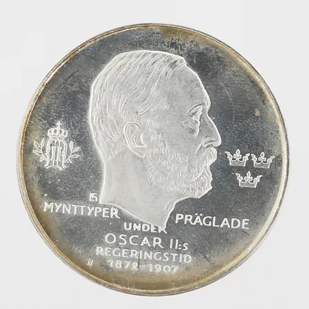 Jubileumsmynt Ø36mm mynttyper producerade under Oscar II regeringstid 1972-1907, silver 925/1000 Vikt: 26,9 g