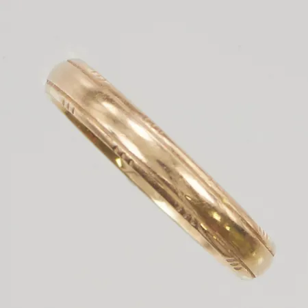 Ring graverad bredd:4,0mm stl21¼ 18K 4,6g.