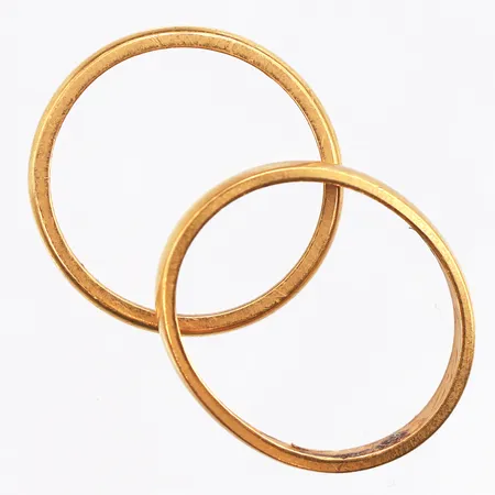 2 Ringar, defekta/gravyr, stl:17-17½, 23K. Vikt: 6,8 g
