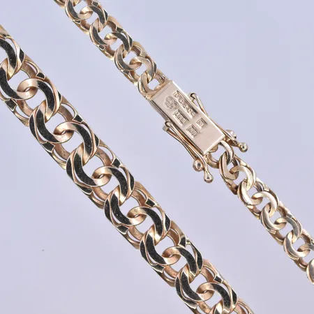 Collier doserad Bismarck längd 43 cm, bredd 5-7 mm 18K. Vikt: 19,1 g