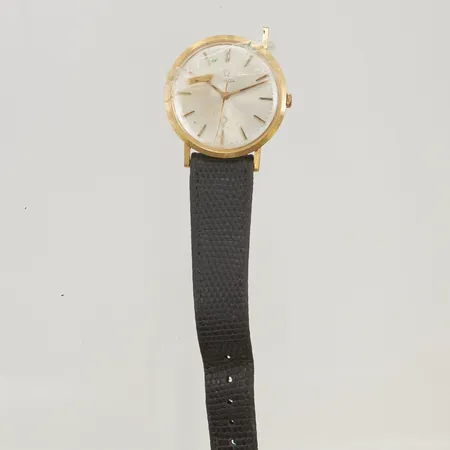 Herrur Omega 18K, defekt, graverad Vikt: 8,5 g
