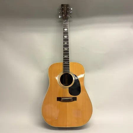 Akustisk gitarr, Yamaki 140, Japan, pärlemorinlägg, solblekt, lätta märken, mjukt textilfodral Skickas med Bussgods eller PostNord