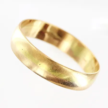 Ring slät stl:18¾, bredd 4,5mm, tunna repor, 14K Vikt: 2,1 g