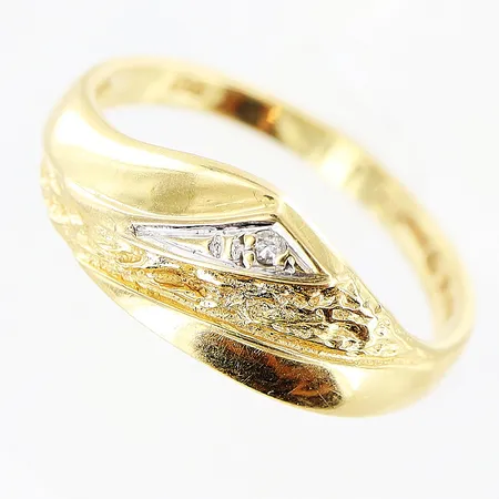 Ring diamant ca 0,005ct stl:16 bredd 2-8mm 18K.  Vikt: 2,2 g