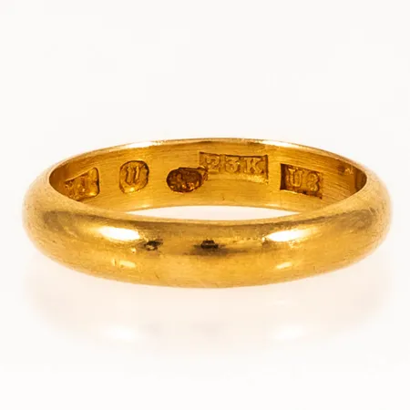 Ring slät stl:15½ bredd 3,5mm, stämplad U8 (1946), HJ (Helge E Johansson, Umeå), 23K och kattfot, 3,7g.