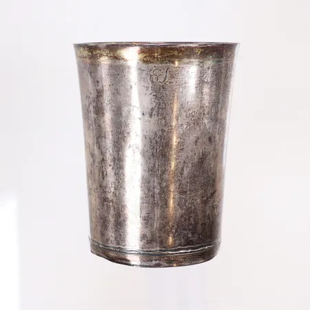 Bägare Anders Johan Lignell Sundsvall år 1810 sengustaviansk delvis förgylld samtida monogramgravyr upptill under mynningen slitage höjd 9cm silver Vikt: 136,8 g
