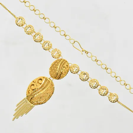 Collier med integrerat hänge filigran längd 37-44½cm, länkens bredd 1mm, 21K. Vikt: 13,8 g