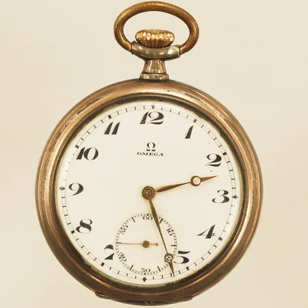 Fickur Omega Ø51,0mm manuell liten sekundvisare serie.nr:5187041 boett.nr: 6023685 årtal ca 1916-1917 innerboett i silver repigt glas färgbortfall silver 800/1000 Vikt: 0 g