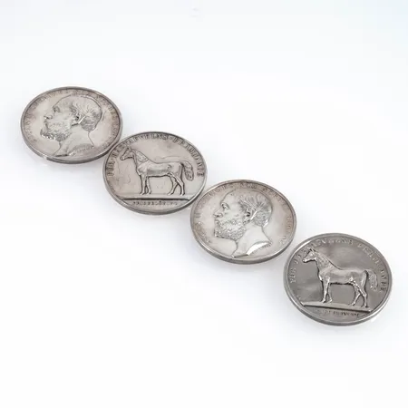 Fyra silvermedaljer PRISBELÖNING FÖR HÄSTAFVELNS FRÄMJANDE. Ø 43,4 mm. Totalt 153,3g 830/1000.