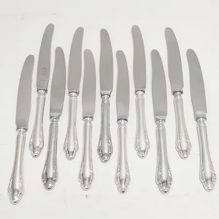 11 Bordsknivar modell: Haga, längd: 215mm, knivblad i rostfritt stål, svenska stämplar, silver 830/1000, bruttovikt 570,2g Vikt: 570,2 g