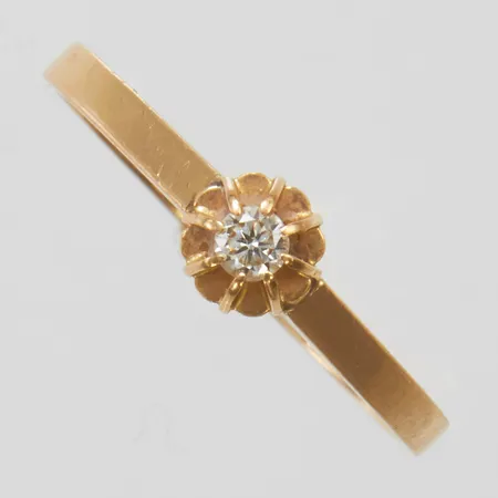Ring med diamant 1 x 0,06ct enligt gravyr, stl:17-, bredd: 1,6-4,8mm, GFAB, 18K Vikt: 1,9 g