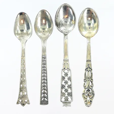 4 kaffeskedar olika modeller, 11-12cm, silver 830/1000 Vikt: 48,2 g