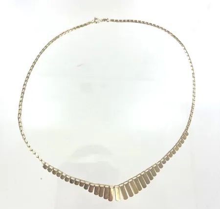 Collier längd 42,5 cm, bredd 2-11 mm,18K Vikt: 7,4 g
