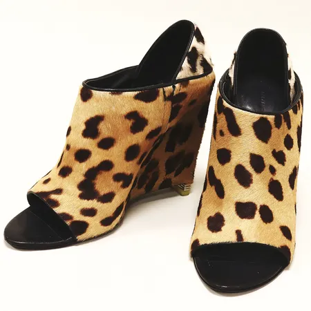 Skor Alexander Wang, läder, leopardmönstrade, stl 38, kilklack höjd 11,5cm, öppen tå, inga tillbehör, bruksslitage.