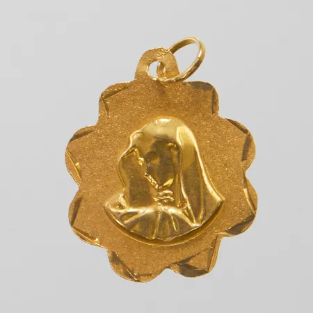 Hänge Madonna 26x17,9mm, delvis satinerad, 18K Vikt: 1,2 g