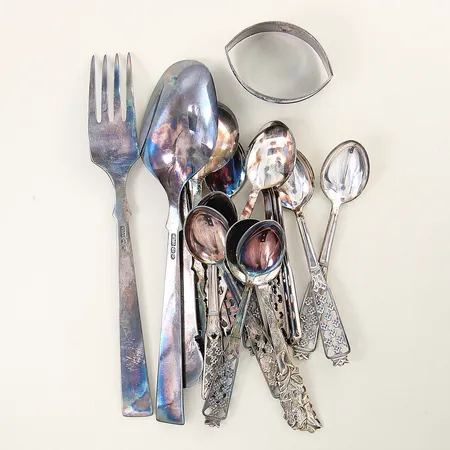 Diverse silverföremål gravyr silver 830/1000 Vikt: 250,5 g