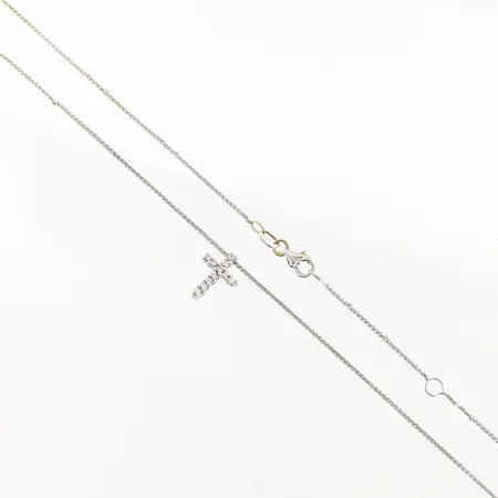 Kedja med integrerat kors diamanter, 11 x ca 0,005ct, vitguld, längd 43,5-46,5cm, bredd länk 0,5mm, i behov av rodiering, skeva länkbitar, 18K Vikt: 2,4 g