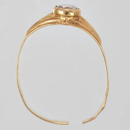 Ring med vit sten klippt 18K 1,2g Vikt: 1,2 g