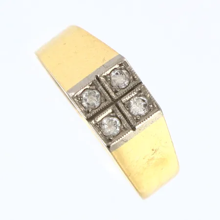 Klackring med vita stenar stl:17¾, 18K Vikt: 2,5 g