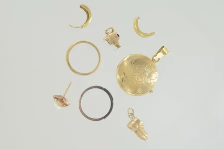 Div guld även defekt/gravyr 18K Vikt: 10,1 g