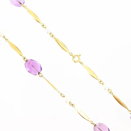 Collier längd 43cm bredd 3-9mm, odlade saltvattenpärlor Ø5mm samt ametister, 18K Vikt: 14,1 g