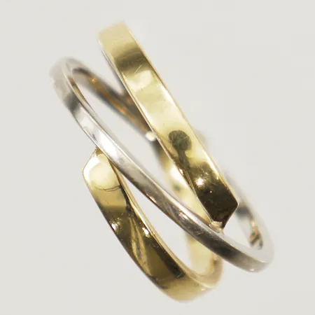 Ring stl 18 bredd 9,2mm tvåfärgad GHA 18K Vikt: 2,4 g