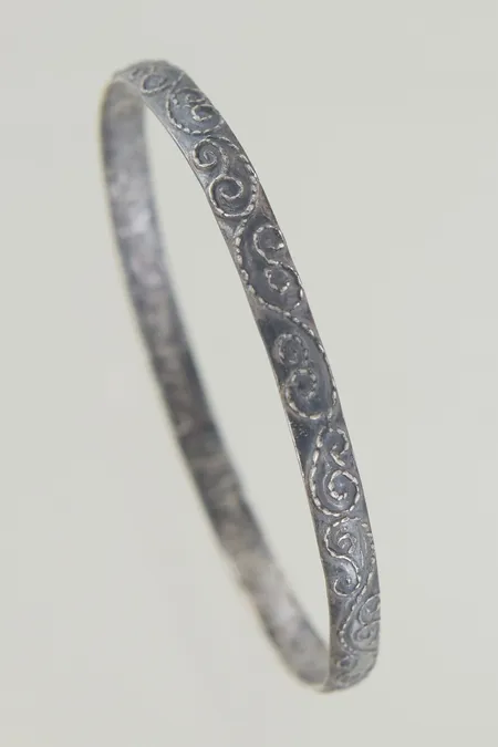 Armring diam 6,5 cm bredd 5mm, lite ojämn, silver STERLING Vikt: 15 g