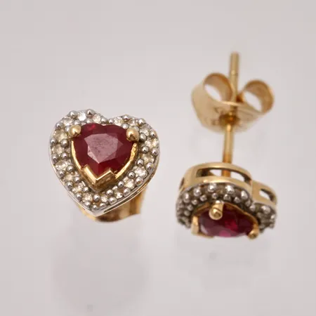 Örhängen mått 7,3x7,9mm, rubiner och diamanter, Guldfynd, 18K, 1,91g.