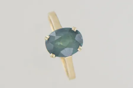 Ring med grön sten stl:18¾ höjd 10 mm, 14K Vikt: 2,5 g