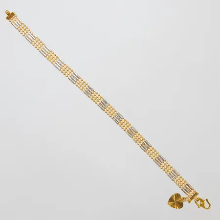 Armband längd: 17,1cm, bredd: 5,9cm, tvåfärgat, integrerad berlock hjärta, S-lås, 22K Vikt: 9,2 g