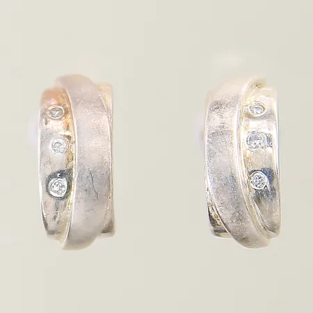Örhängen med vita stenar 15x6mm silver 925/1000 Vikt: 4,1 g