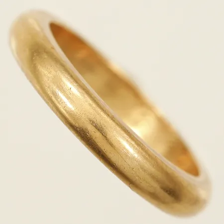 Ring stl:16¾ bredd 3,3mm personlig gravyr 18K Vikt: 5,6 g
