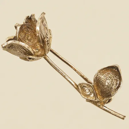 Brosch längd 3,5cm bredd 17,3mm ojämnheter silver 925/1000 Vikt: 4,1 g