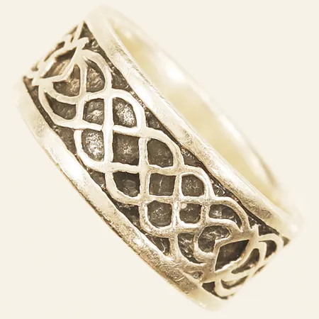 Ring med dekor stl:18¾ bredd 9,0mm silver 925/1000 Vikt: 7,5 g
