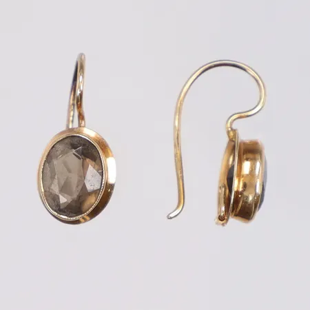 Ett par örhängen med vita stenar, 17x8mm, 14K Vikt: 1,4 g
