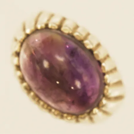 Ring med lila sten stl:15¾ bredd 13,8mm silver 830/1000 Vikt: 7,9 g