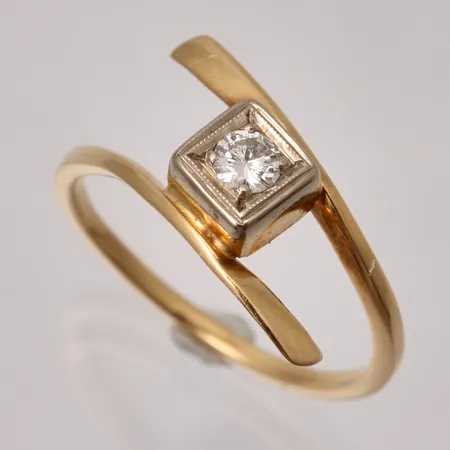Ring stl:16¼ bredd 1,2-7,8mm, 1st diamant ca 0,15ct, Tp(K)/P, 18K, 2,03g.