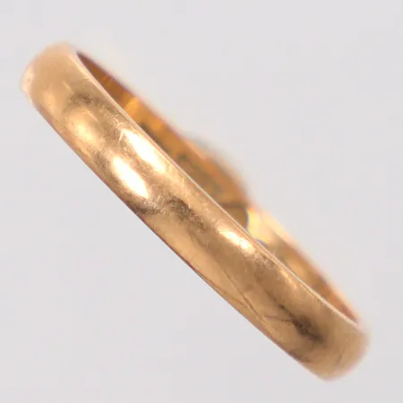 Ring slät stl. 19¼, gravyr, 18K Vikt: 3,8 g