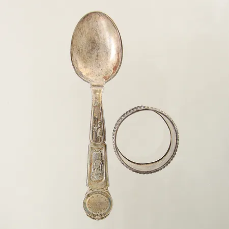 Diverse silverföremål ojämnheter gravyr silver 830/1000 Vikt: 37,3 g
