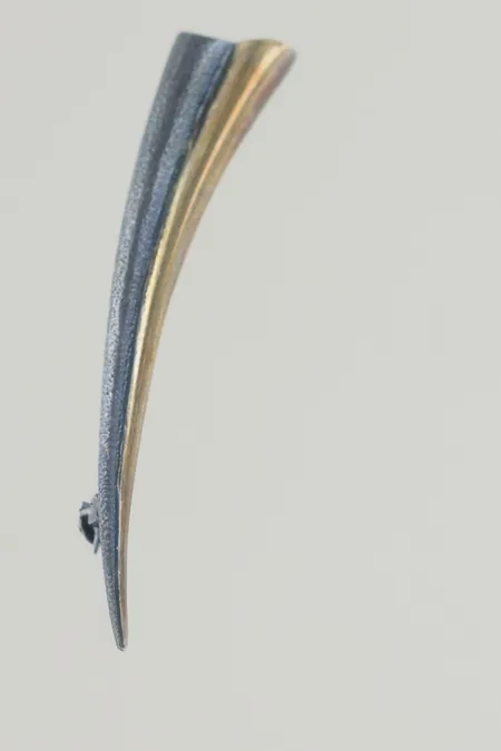 Brosch längd 5,5 cm bredd 2-10 mm, silver 925/1000 Vikt: 4,3 g