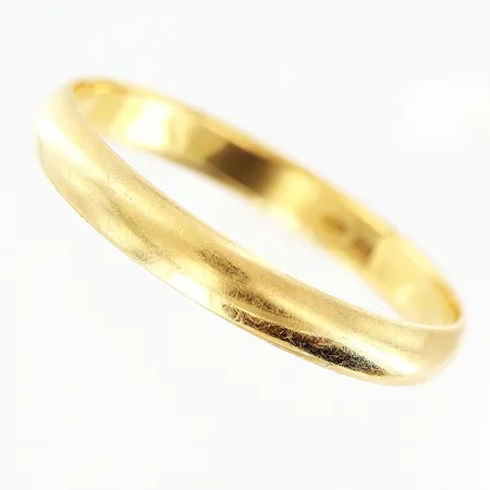 Ring slät stl: 21¼, bredd 3mm, 18K  Vikt: 2,7 g