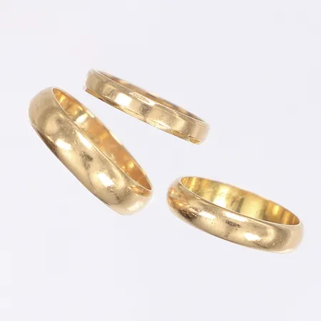 Tre ringar med gravyr 18K Vikt: 11,1 g