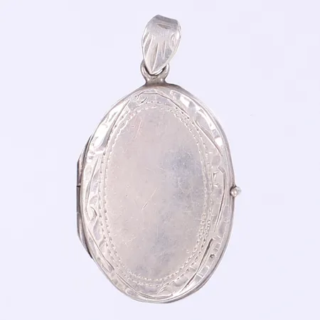 Hänge medaljong med präglad dekor längd 35mm bredd 20mm bruksslitage silver 925/1000 Vikt: 5 g