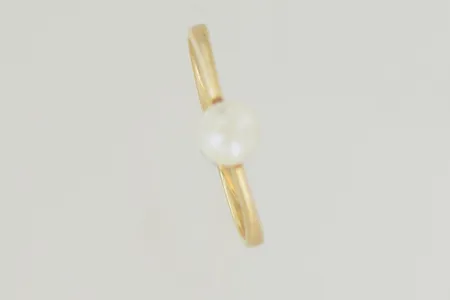 Ring med pärla sliten stl:18½, 18K Vikt: 1,7 g