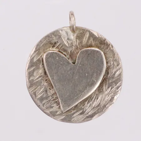 Hänge hjärta längd ca 20mm, bredd ca 18mm, 925/1000 silver Vikt: 2,6 g