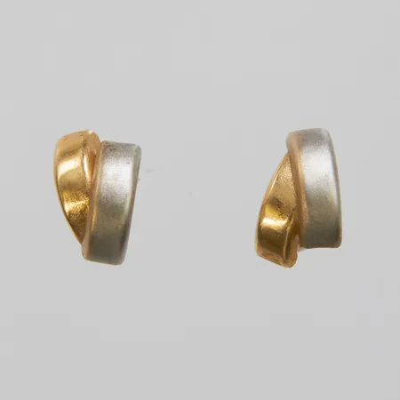 Örhängen 9,5x5,5mm, tvåfärgade, delvis matterade, 18K Vikt: 0,8 g